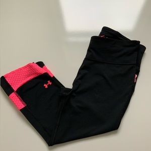 UA “She’s a fighter” Compression Capri Leggings